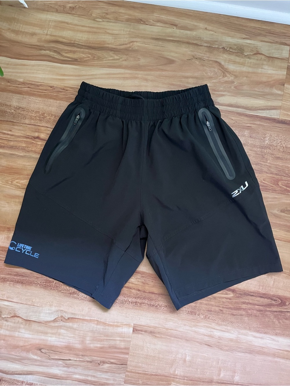 2XU Black Athletic Cycling Shorts with Zip Pockets